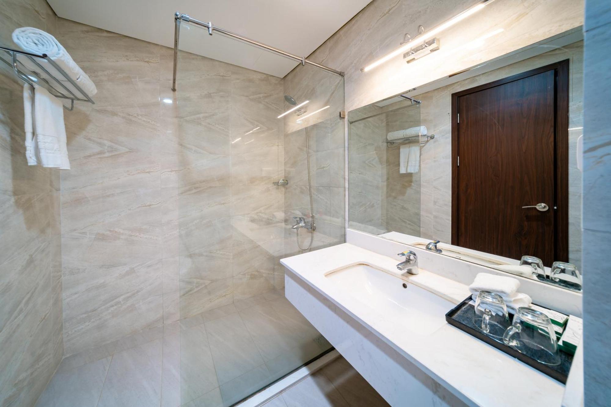 Khach San Thai Binh Dream Exterior photo